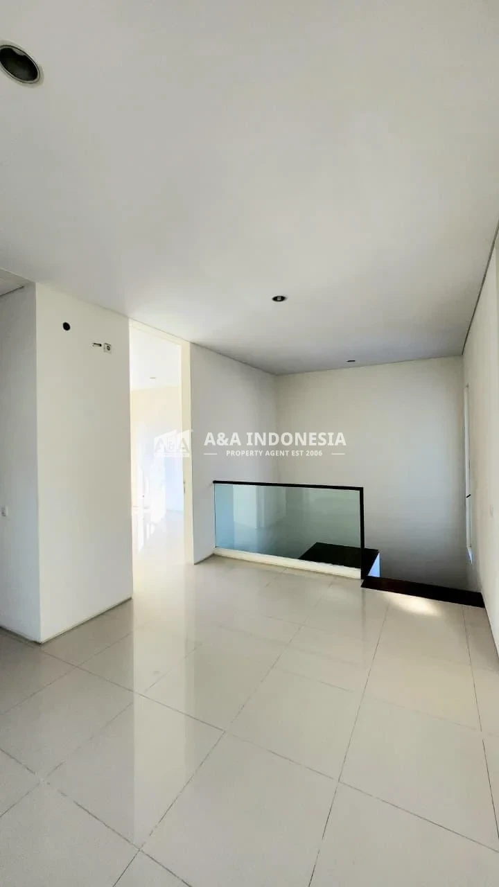 Dijual Rumah Minimalis Lokasi Strategis 2 lantai Stamford Citraland Surabaya Barat - Thumbnail 7