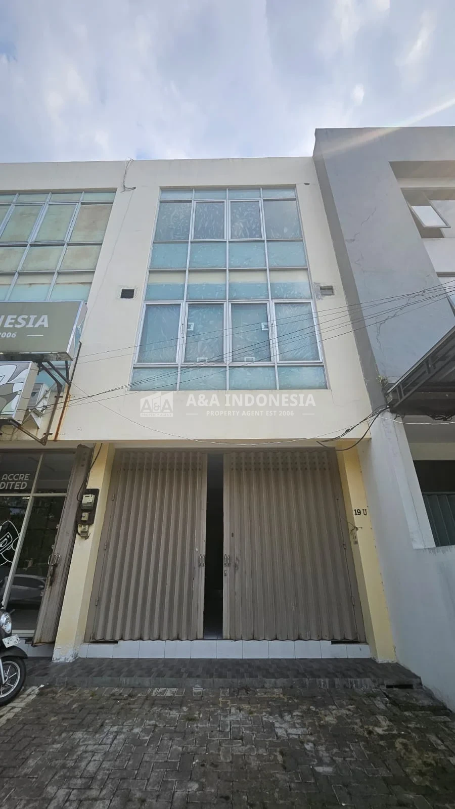Disewakan Ruko Cocok Untuk Usaha Lokasi Strategis di Raya Darmo Permai Timur Surabaya Barat - Image 1