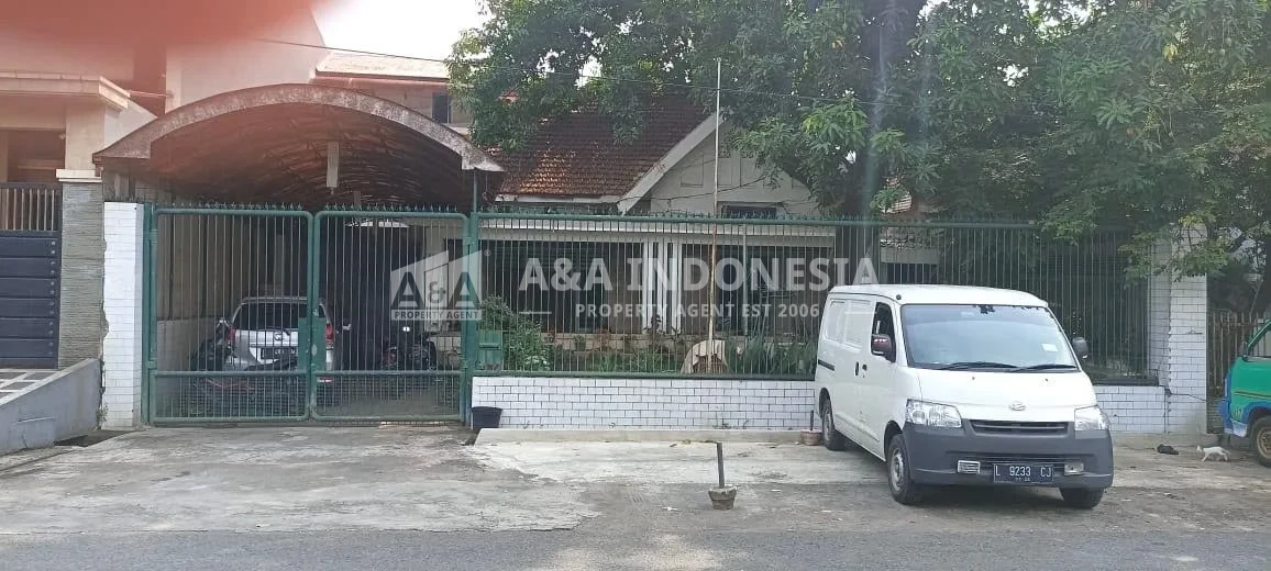 Dijual Rumah 2,5 Lantai lokasi Strategis di Jalan Argopuro, Surabaya Pusat - Image 1
