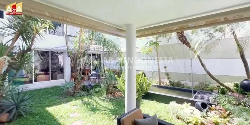 Dijual Rumah Elit Siap Huni Lokasi Premium Raffles Garden Citraland Surabaya Barat - Image 1