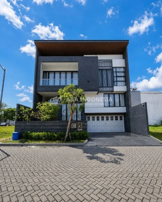 Dijual Rumah Lokasi Strategis, Siap Huni, Row Jalan 3 Mobil Waterfront Citraland Surabaya Barat - Image 1