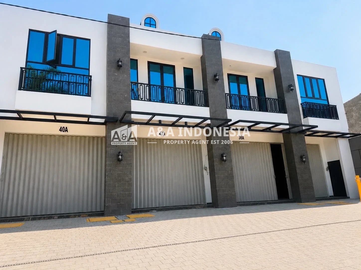 Dijual/Disewakan Lokasi Strategis Siap Pakai 4 Unit Ruko Jejer Ngagel Madya Surabaya Timur - Image 1