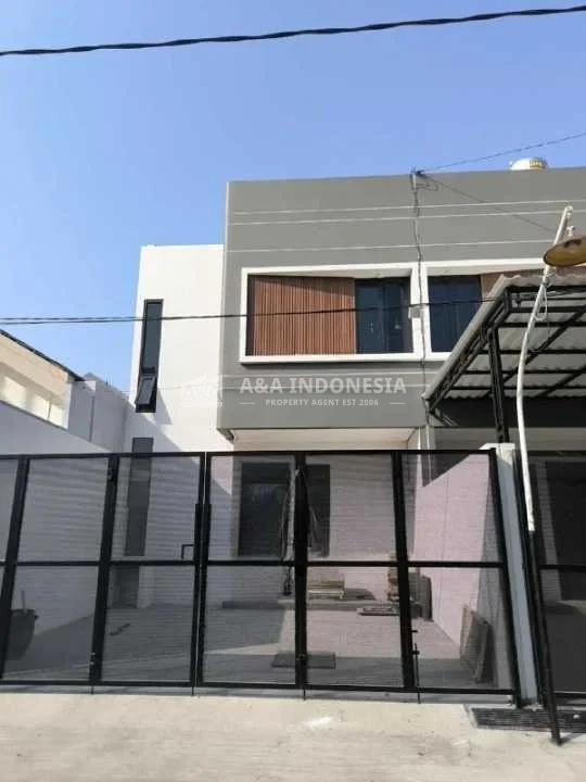Dijual Rumah Lokasi Strategis Baru Gress Siap Huni Mulyosari utara Surabaya Timur