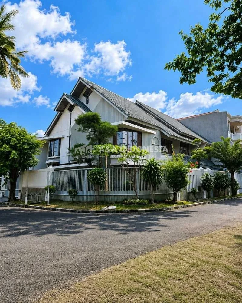 Dijual Rumah Strategis Row Jalan 4 Mobil Manyar Tompotika Surabaya Timur - Image 1