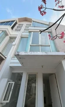 Disewakan Rumah Strategis Di Jalan Zimbali Costa, Surabaya Timur - Image 1