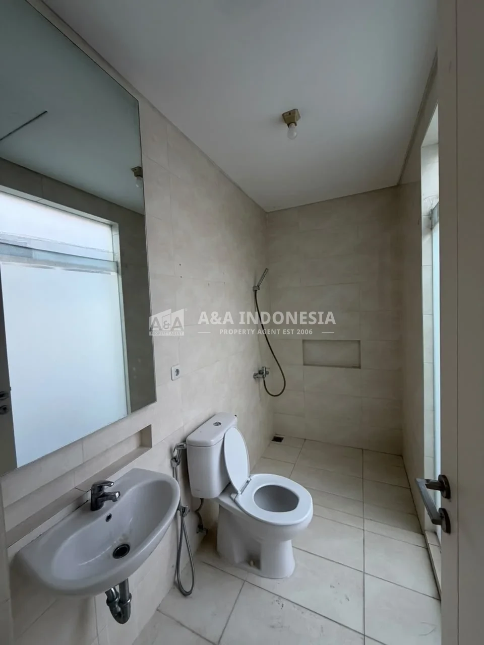 Disewakan Rumah Strategis Di Jalan Zimbali Costa, Surabaya Timur - Thumbnail 2