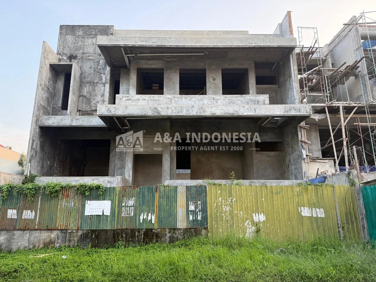 Dijual Rumah Mewah Lokasi Premium Vila Bukit Regency Pakuwon Indah Surabaya Barat - Image 1