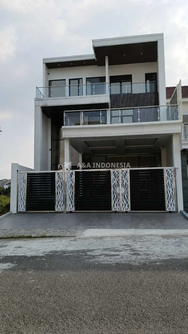 Dijual Villa Baru 4 Lantai Semi Furnish di Tirtasani Royal Village, Singosari – Malang - Image 1