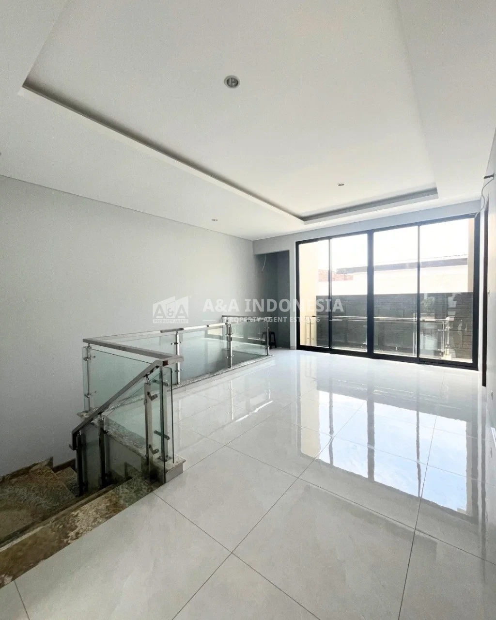 Dijual rumah baru minimalis mewah di Jalan Woodland Citraland, Surabaya Barat - Thumbnail 3