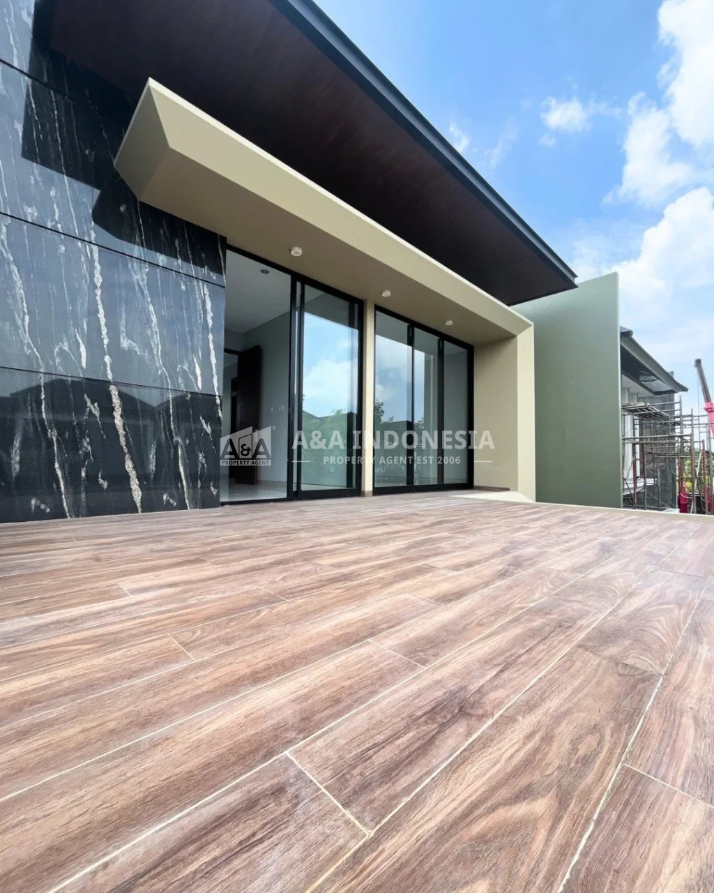 Dijual rumah baru minimalis mewah di Jalan Woodland Citraland, Surabaya Barat - Thumbnail 4