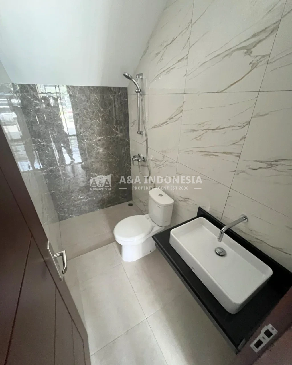 Dijual rumah baru minimalis mewah di Jalan Woodland Citraland, Surabaya Barat - Thumbnail 5