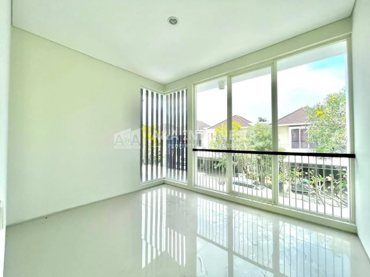Jual Rumah 2 Lantai Murah Pelican Hill Lokasi Strategis Citraland Utara Surabaya, Butuh Jual Cepat - Thumbnail 2
