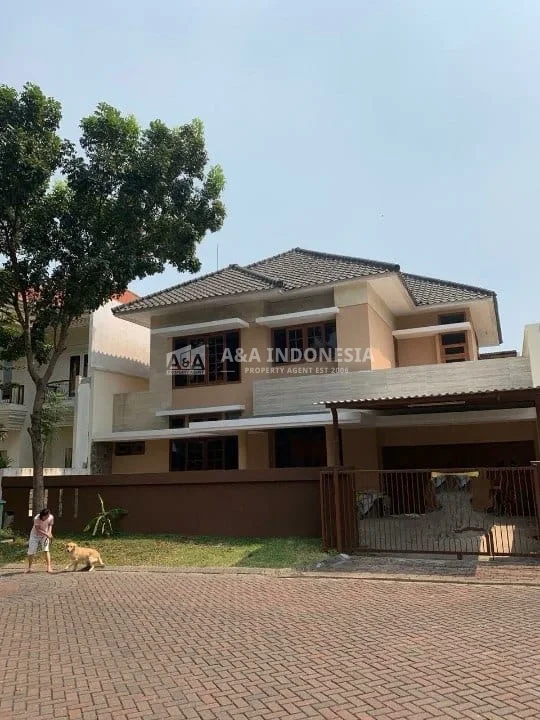 Jual Rumah 2 Lantai Mewah Merekah Graha Famili Lokasi Premium Strategis Surabaya Barat
