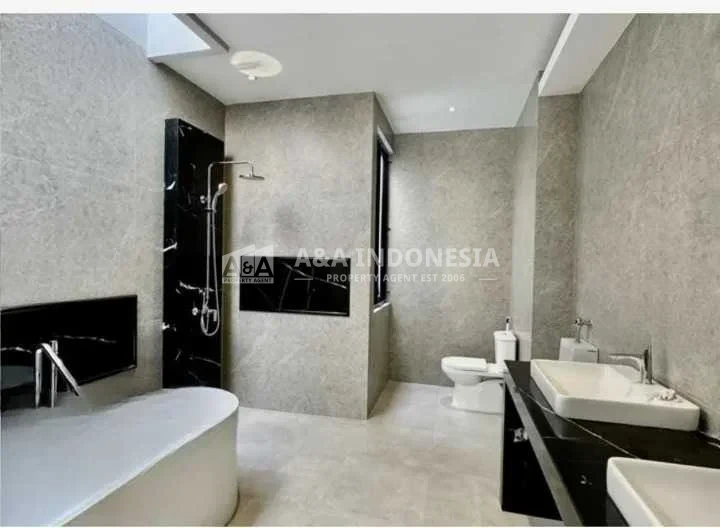 Dijual Rumah Baru Gress 2 Lantai Lokasi Premium Bukit Golf International Citraland Surabaya Barat - Thumbnail 5