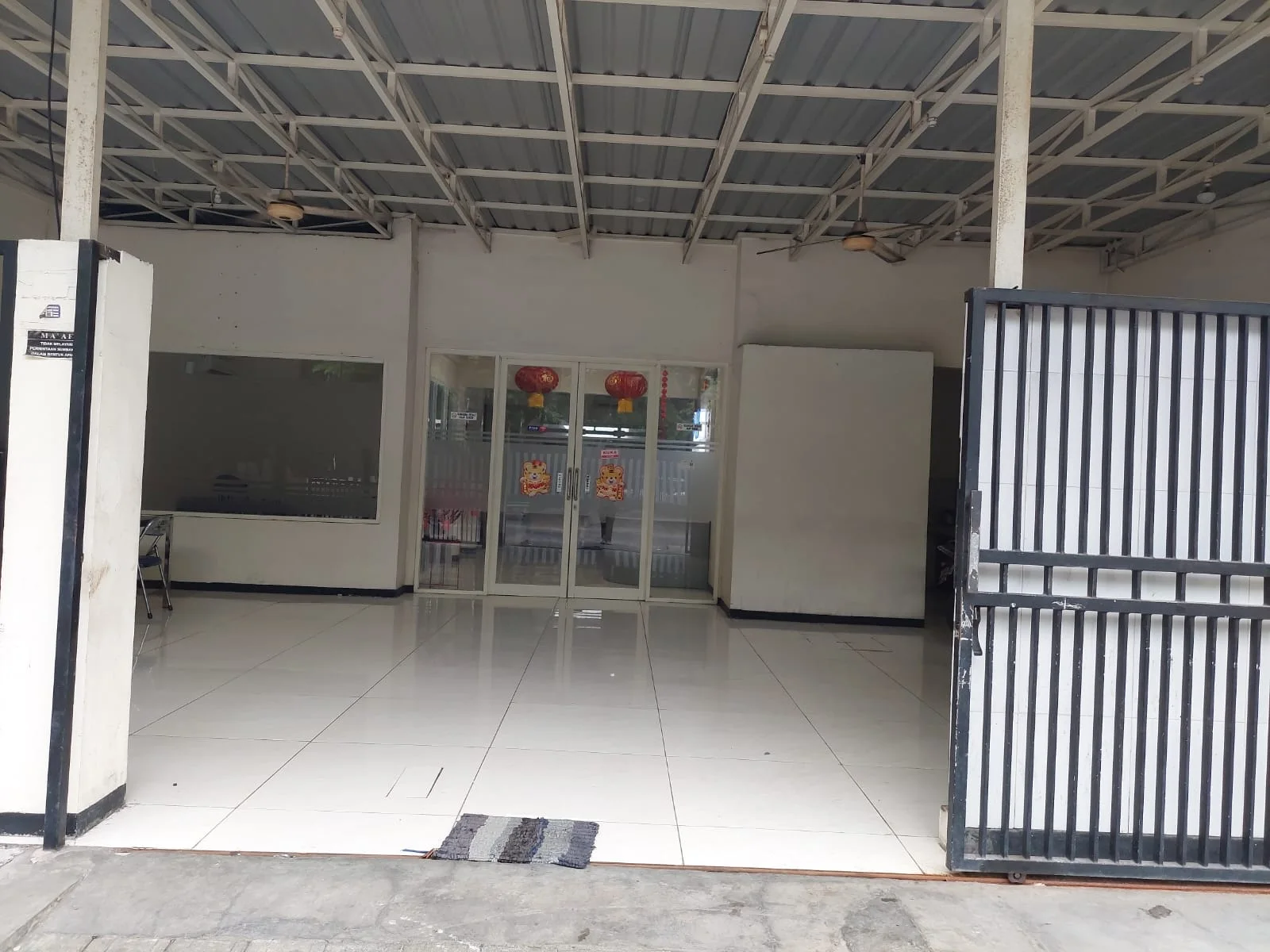 Dijual / Disewakan Rumah Usaha 1,5 Lantai Ngagel Jaya Lokasi Strategis Surabaya - Image 1