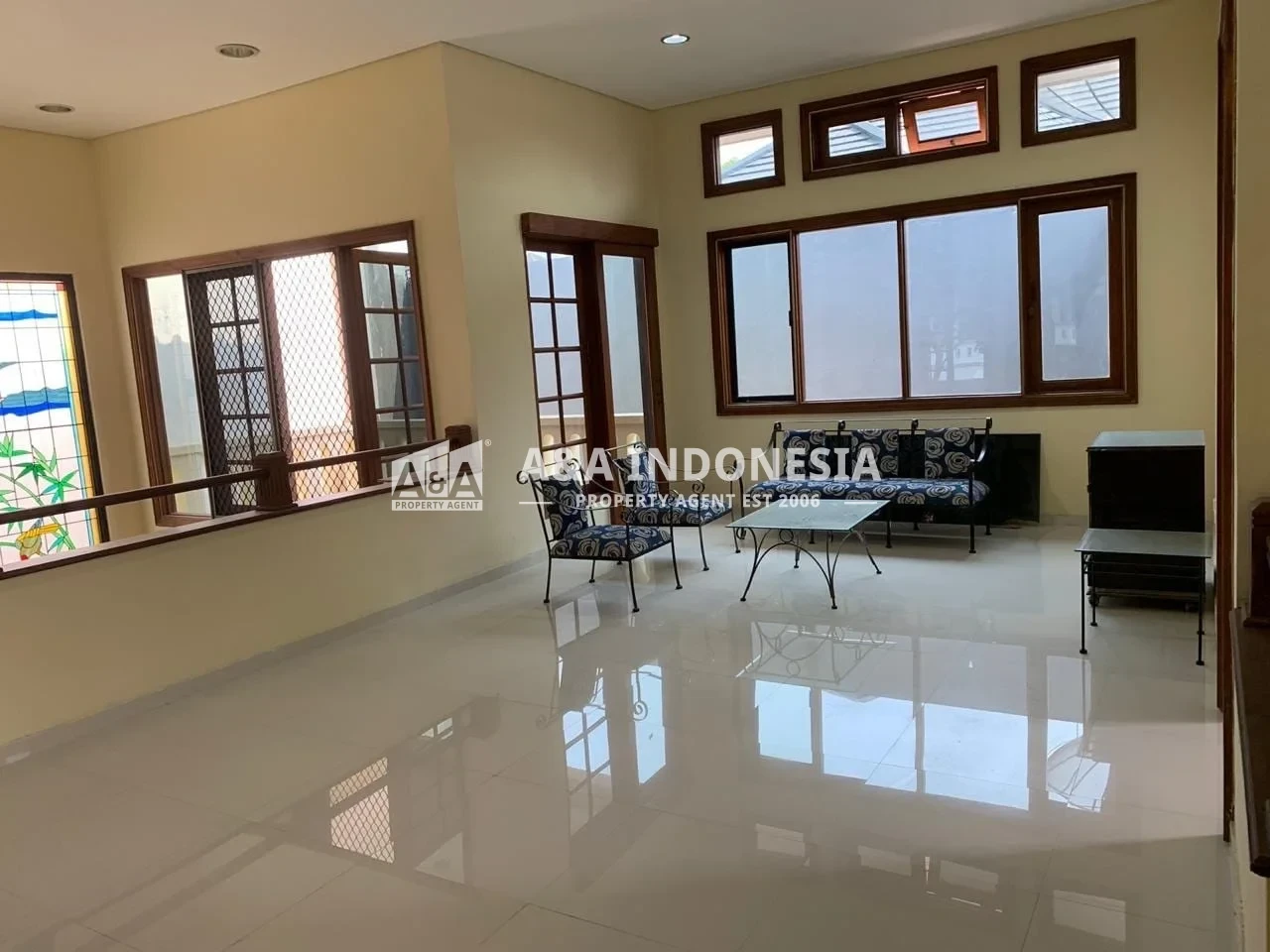 Dijual Rumah Mewah 2 Lantai Lokasi Strategis Graha Famili Surabaya Barat - Thumbnail 4