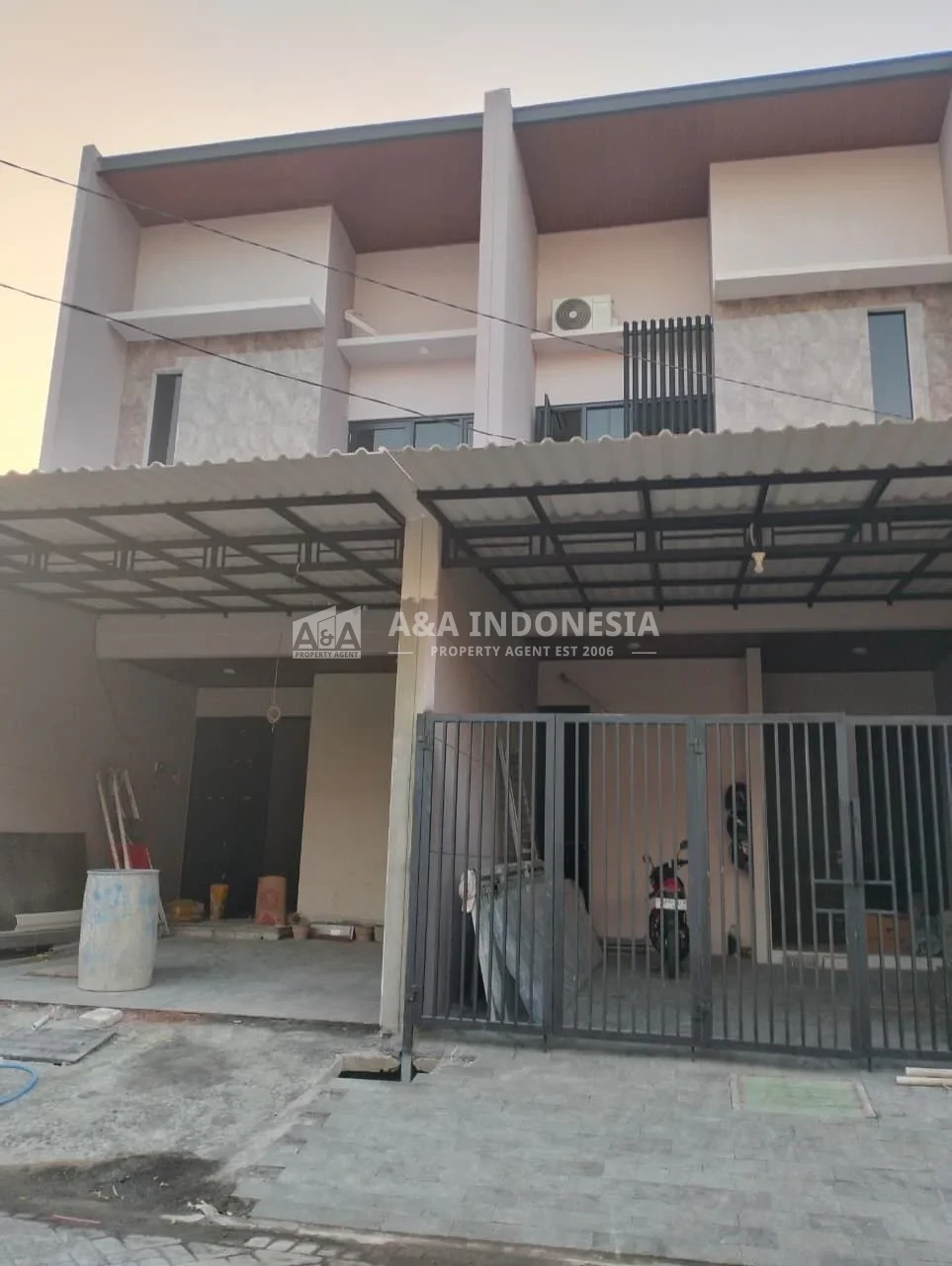 Dijual Rumah Baru Gress Lokasi Strategis Tenggilis Mejoyo 2 Lantai Surabaya Selatan - Image 1