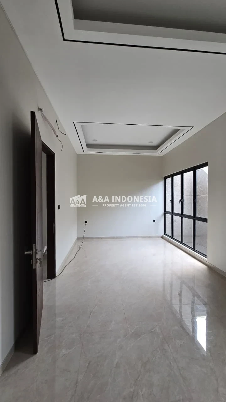 Dijual Rumah Baru Gress Nyaman, Lokasi Premium International Village Citraland Surabaya Barat - Thumbnail 2