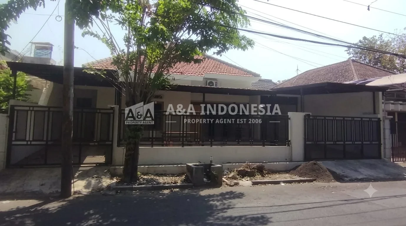 Disewakan Rumah Mewah 1 Lantai Manyar Tirtoyoso Lokasi Strategis Surabaya Timur - Image 1