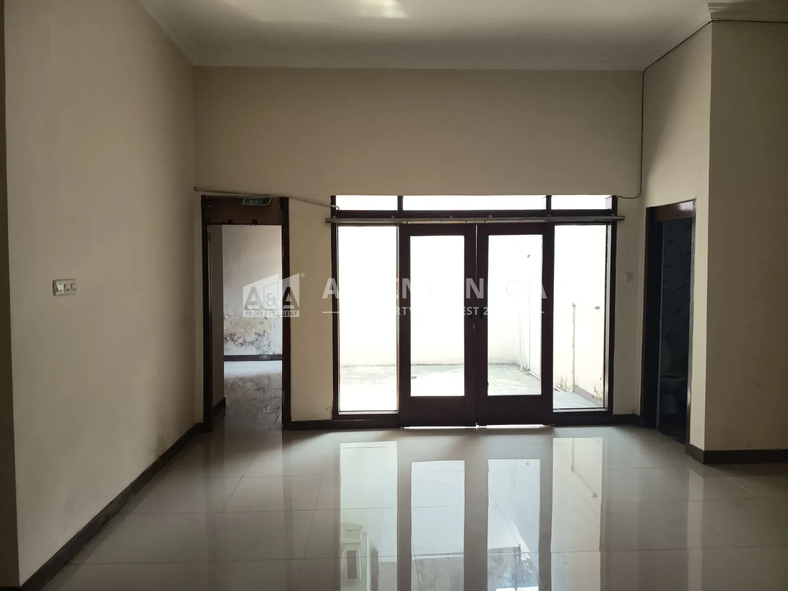 Disewakan Rumah Mewah 1 Lantai Manyar Tirtoyoso Lokasi Strategis Surabaya Timur - Thumbnail 6