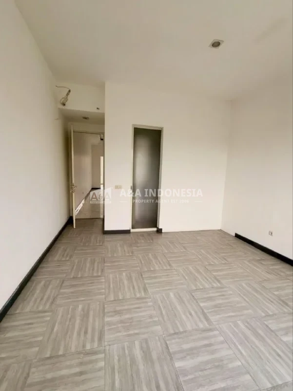 Dijual Ruko 3 lantai Lokasi Strategis dekat UK Petra Kutisari Siwalankerto Surabaya Selatan - Thumbnail 2