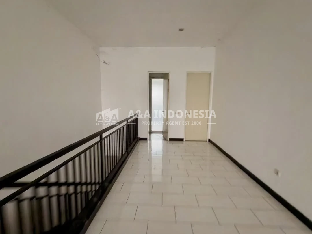Dijual Ruko 3 lantai Lokasi Strategis dekat UK Petra Kutisari Siwalankerto Surabaya Selatan - Thumbnail 3