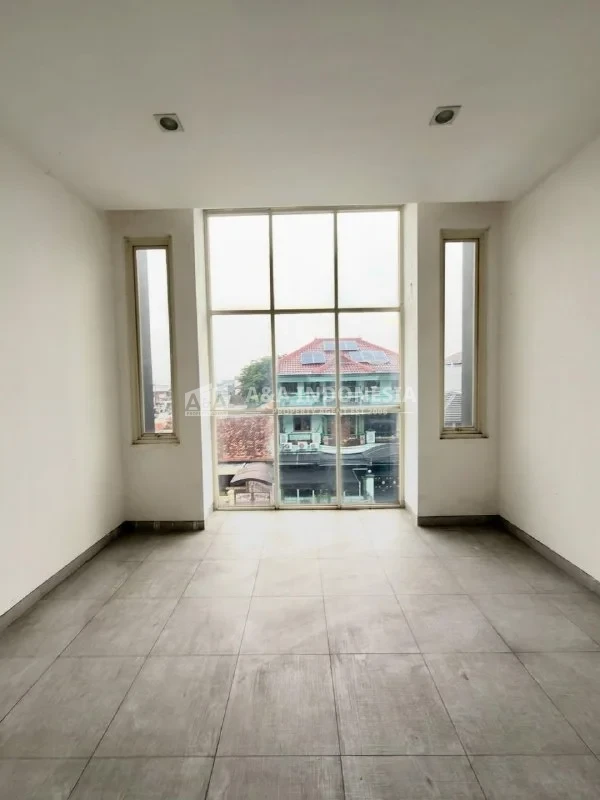 Dijual Ruko 3 lantai Lokasi Strategis dekat UK Petra Kutisari Siwalankerto Surabaya Selatan - Thumbnail 4