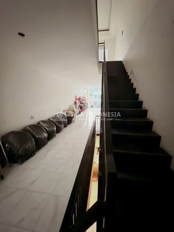 Dijual Ruko 3 lantai Lokasi Strategis dekat UK Petra Kutisari Siwalankerto Surabaya Selatan - Thumbnail 7