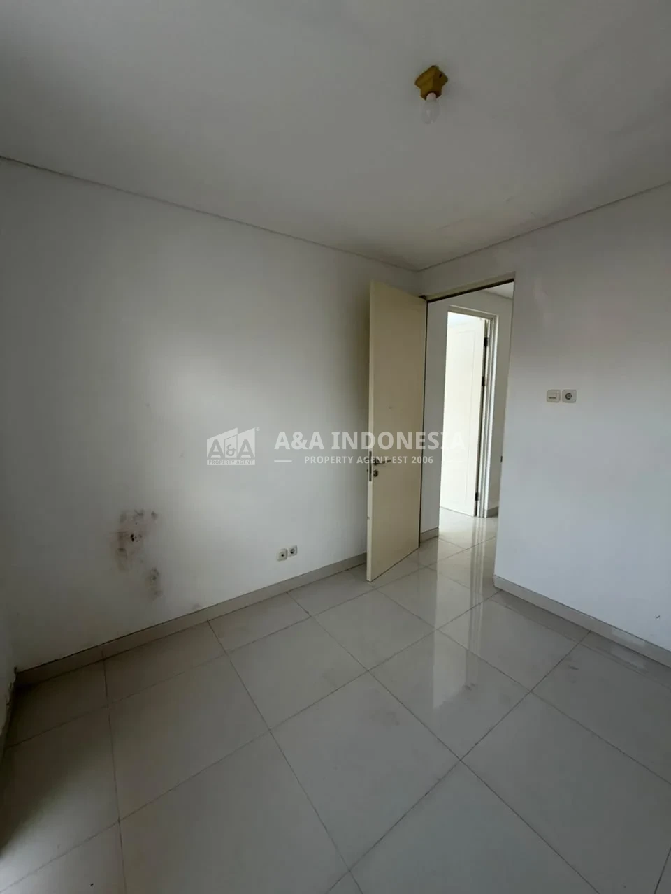 DISEWAKAN RUMAH STRATEGIS DI ZIMBALI COSTA SURABAYA TIMUR - Thumbnail 3