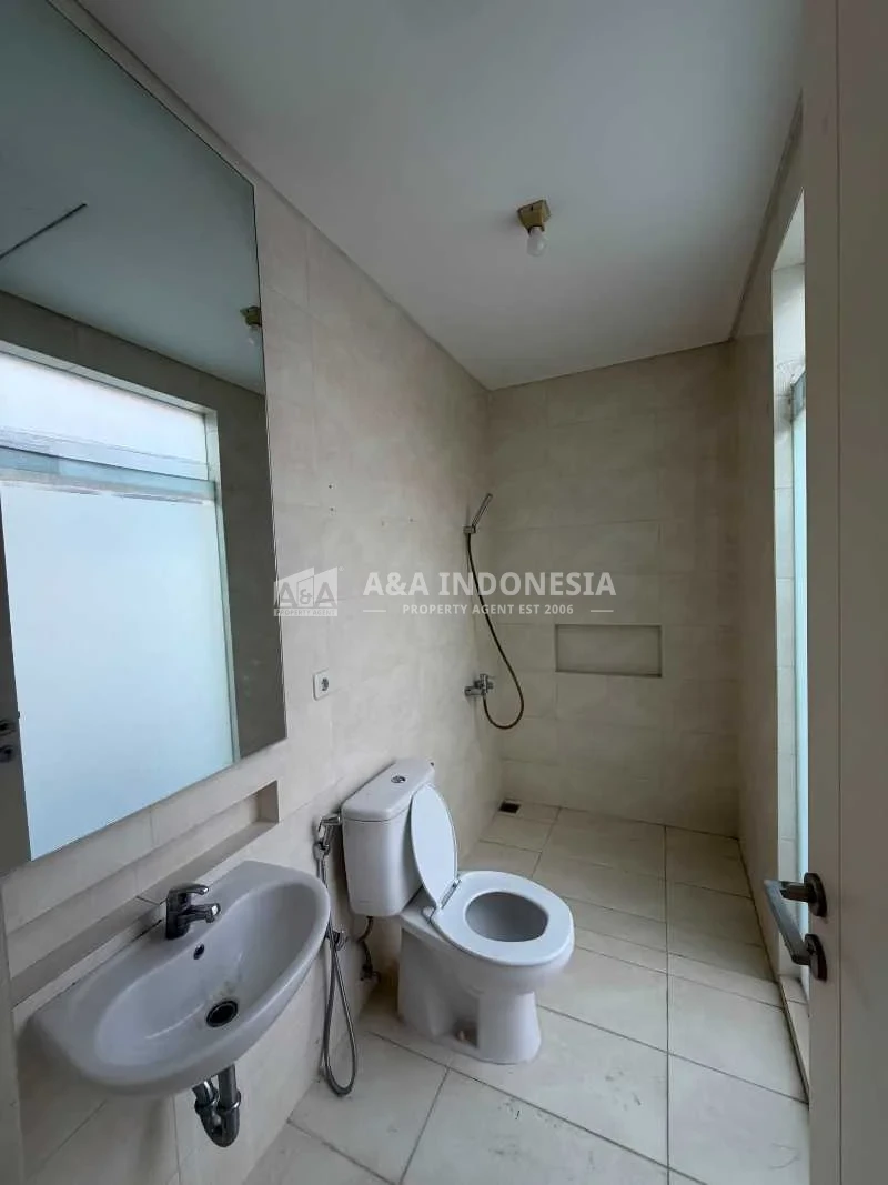 DISEWAKAN RUMAH STRATEGIS DI ZIMBALI COSTA SURABAYA TIMUR - Thumbnail 5