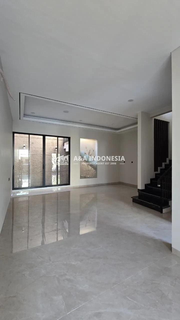 Dijual Rumah 2 Lantai Lokasi Premium International Village Citraland Surabaya Barat - Thumbnail 3