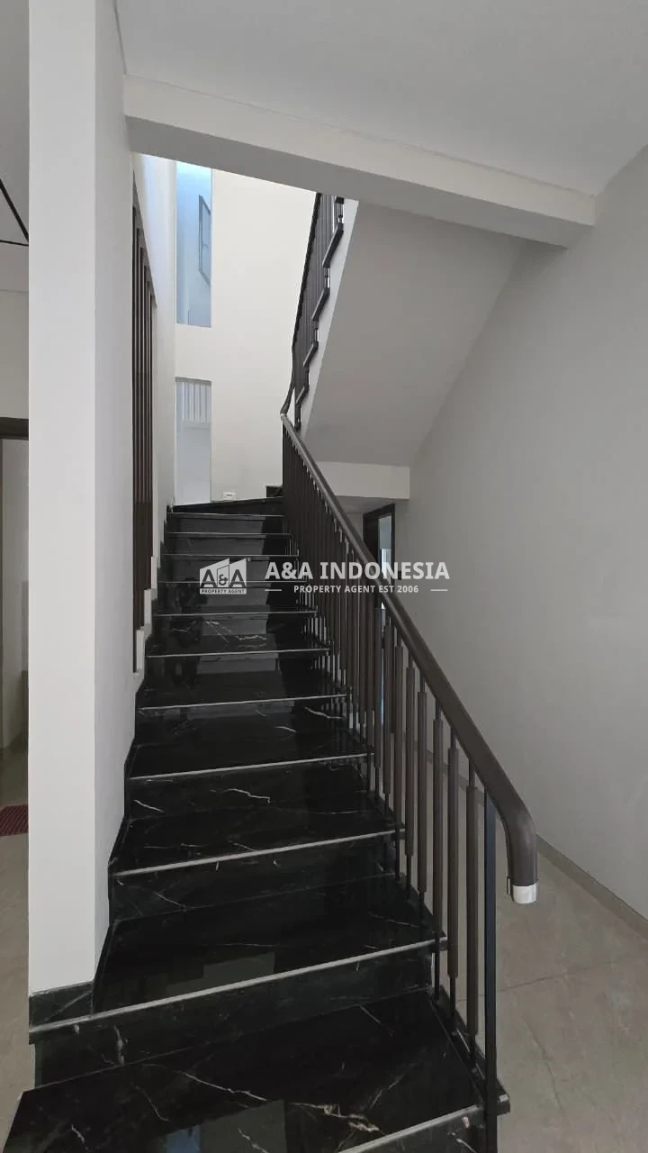 Dijual Rumah 2 Lantai Lokasi Premium International Village Citraland Surabaya Barat - Thumbnail 5