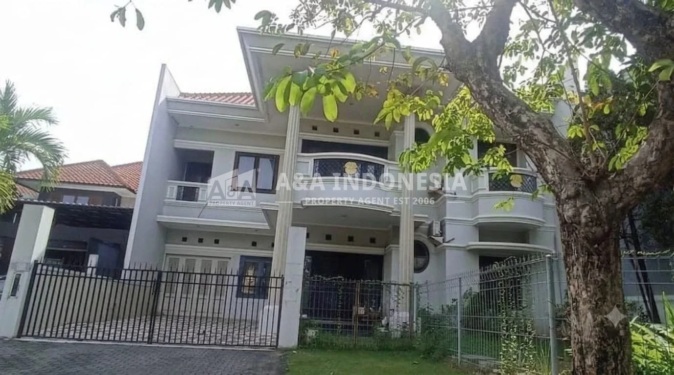 Jual Rumah Mewah 2 Lantai Graha Famili Blok A Lokasi Premium Surabaya Barat - Image 1