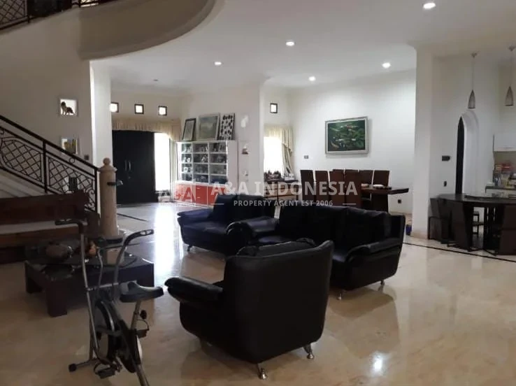 Jual Rumah Mewah 2 Lantai Graha Famili Blok A Lokasi Premium Surabaya Barat - Thumbnail 2