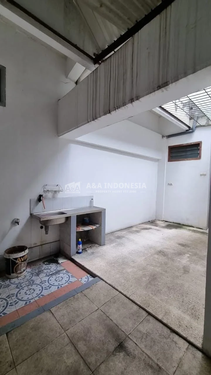 Disewakan Rumah Usaha Raya Jemursari Lokasi Super Komersiil Surabaya Selatan Ciamik - Thumbnail 4