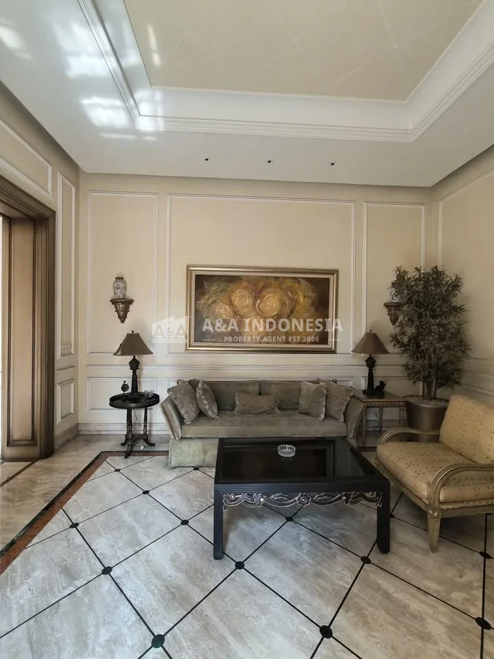 Jual Rumah Mewah Classic View Golf dan Ada Swimming Pool Lokasi Premium di Citraland Utama Surabaya - Thumbnail 8
