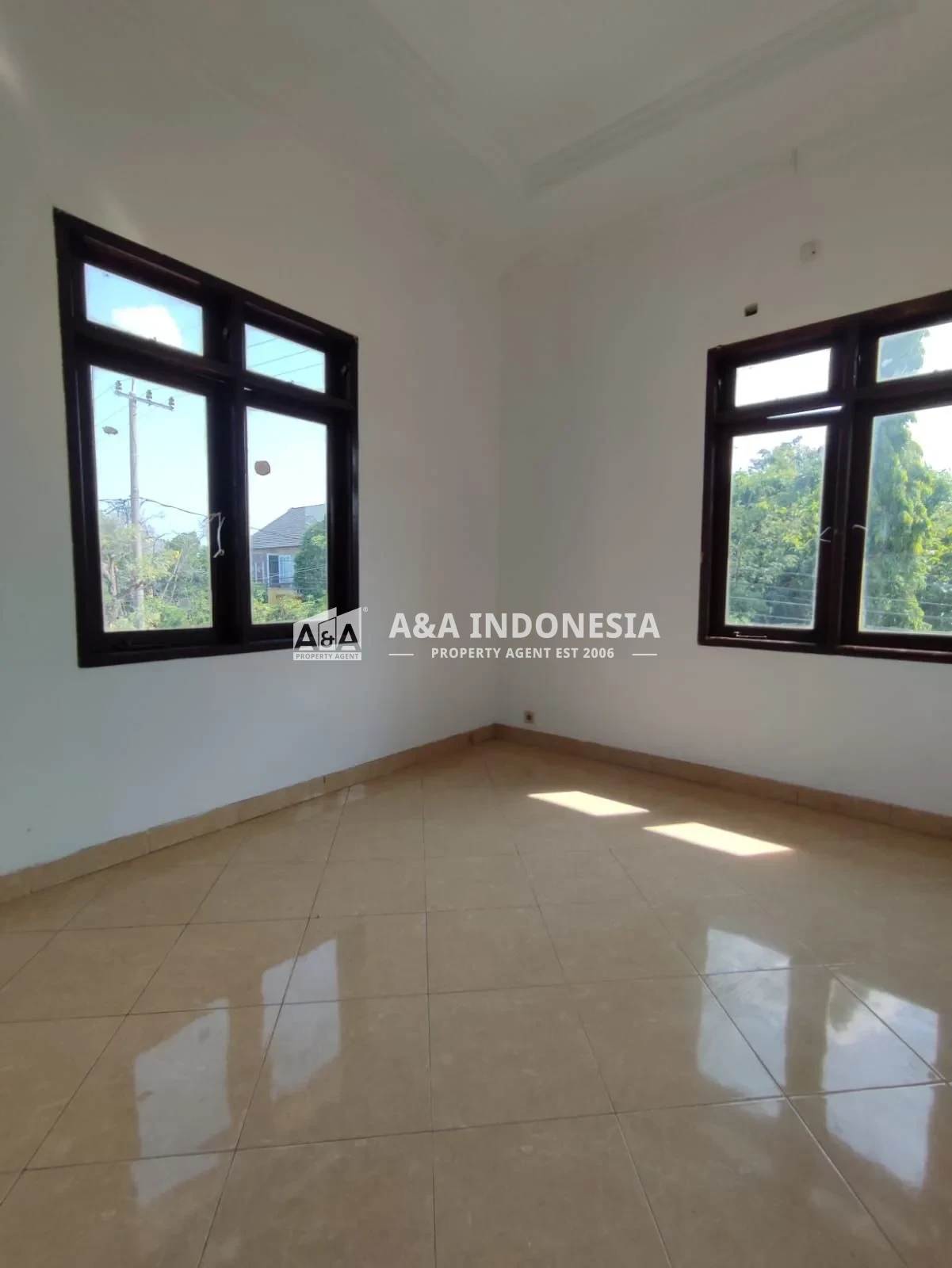 Disewakan Rumah Lokasi Strategis Row Jalan 2 Mobil Nyaman Babatan Pratama Surabaya Barat - Thumbnail 6