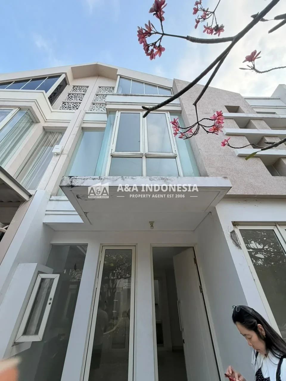 Disewakan Rumah Lokasi Strategis Siap Huni Zimbali Costa Pakuwon City Surabaya Timur - Thumbnail 2