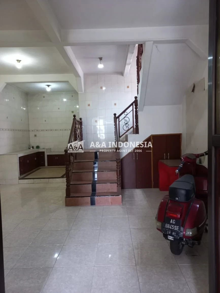 Disewakan Rumah Lokasi Strategis Jalan Raya Jambangan Surabaya Selatan - Thumbnail 5