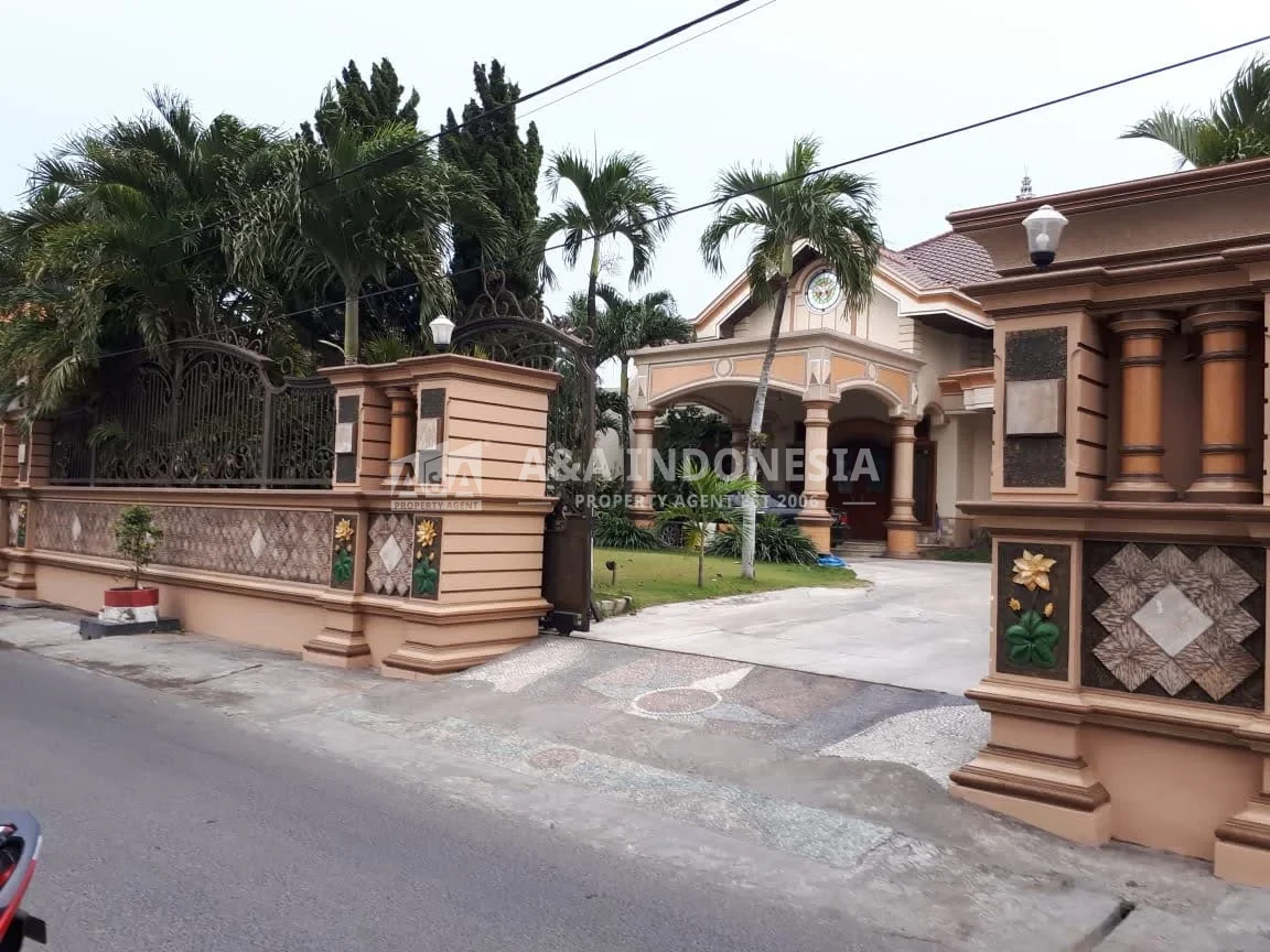 Jual Rumah Mewah di Lokasi Strategis Jalan Baliwerti, Kediri