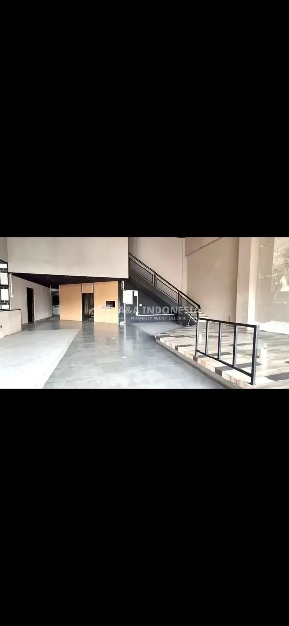Disewakan Ruko 2 Lantai di Jalan Musi Surabaya – LT 450 m², LB 550 m², SHM, Listrik 35.000 Watt, Row 4 Mobil - Thumbnail 3