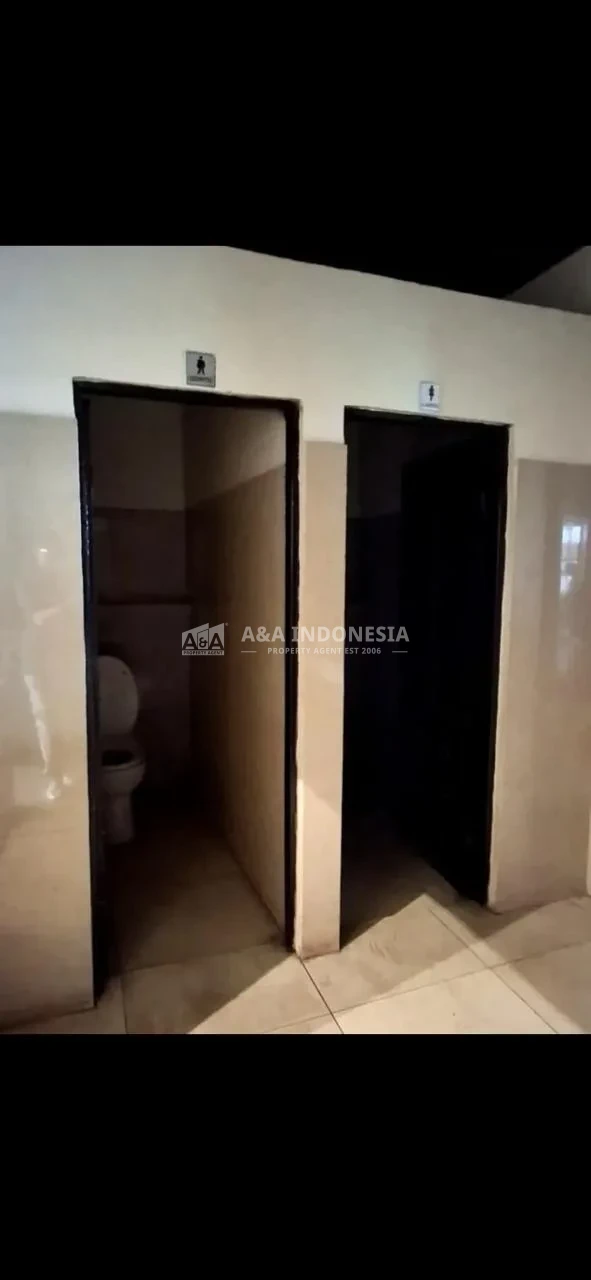 Disewakan Ruko 2 Lantai di Jalan Musi Surabaya – LT 450 m², LB 550 m², SHM, Listrik 35.000 Watt, Row 4 Mobil - Thumbnail 6