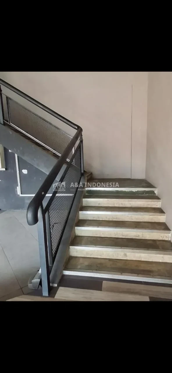 Disewakan Ruko 2 Lantai di Jalan Musi Surabaya – LT 450 m², LB 550 m², SHM, Listrik 35.000 Watt, Row 4 Mobil - Thumbnail 7