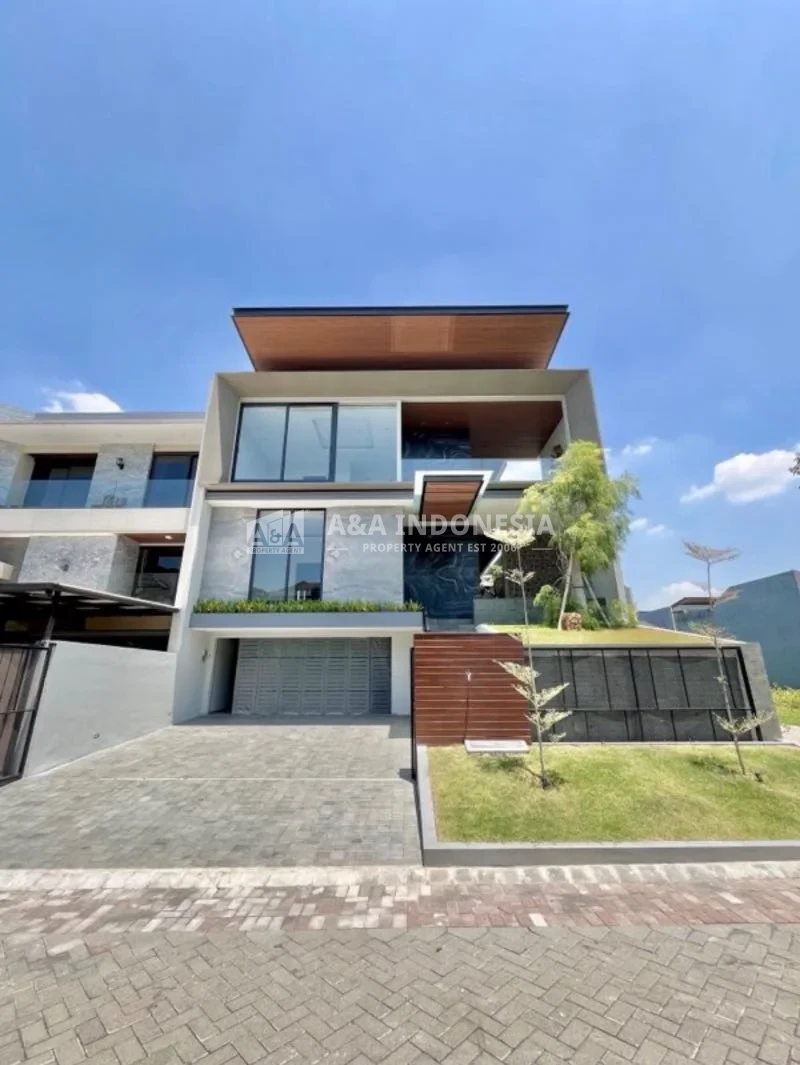 Dijual Villa Modern Mewah 3 Lantai di Bukit Golf Mediterania Somerset Citraland Surabaya Barat – LT 300 m², LB 600 m², SHM - Image 1