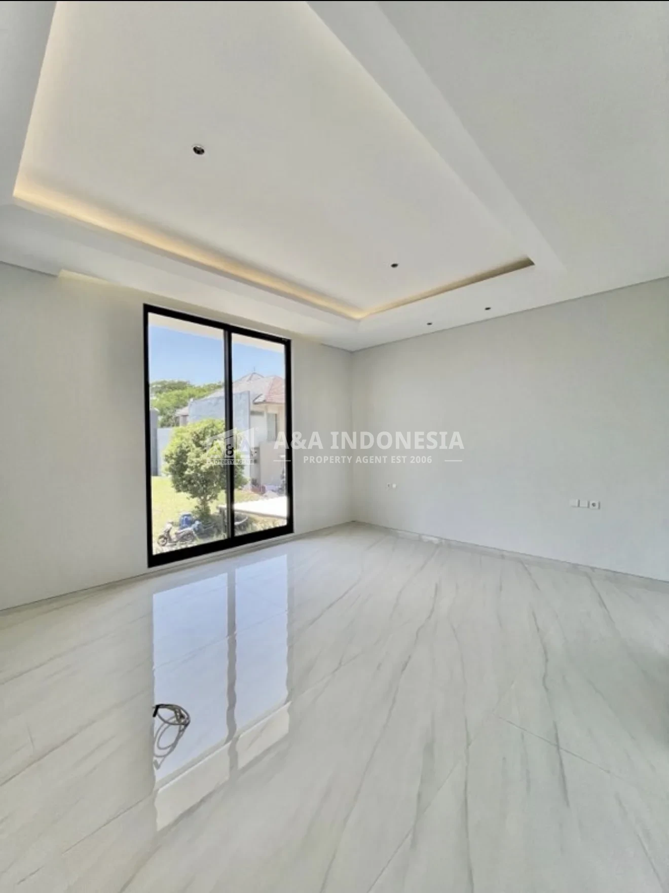 Dijual Villa Modern Mewah 3 Lantai di Bukit Golf Mediterania Somerset Citraland Surabaya Barat – LT 300 m², LB 600 m², SHM - Thumbnail 3