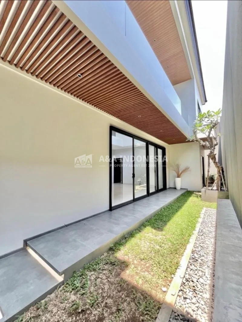 Dijual Villa Modern Mewah 3 Lantai di Bukit Golf Mediterania Somerset Citraland Surabaya Barat – LT 300 m², LB 600 m², SHM - Thumbnail 5
