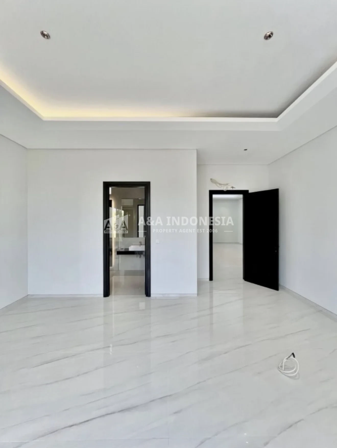 Dijual Villa Modern Mewah 3 Lantai di Bukit Golf Mediterania Somerset Citraland Surabaya Barat – LT 300 m², LB 600 m², SHM - Thumbnail 6