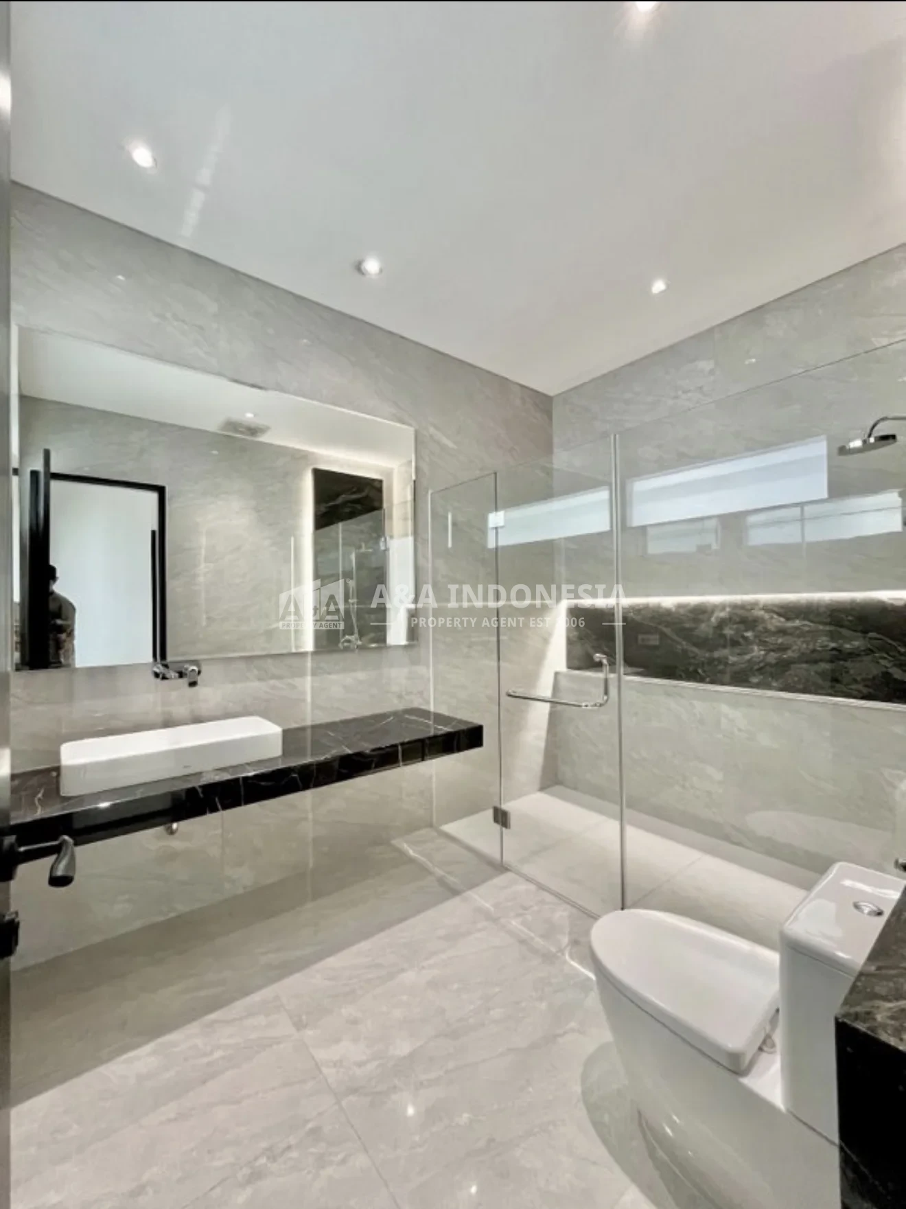 Dijual Villa Modern Mewah 3 Lantai di Bukit Golf Mediterania Somerset Citraland Surabaya Barat – LT 300 m², LB 600 m², SHM - Thumbnail 7