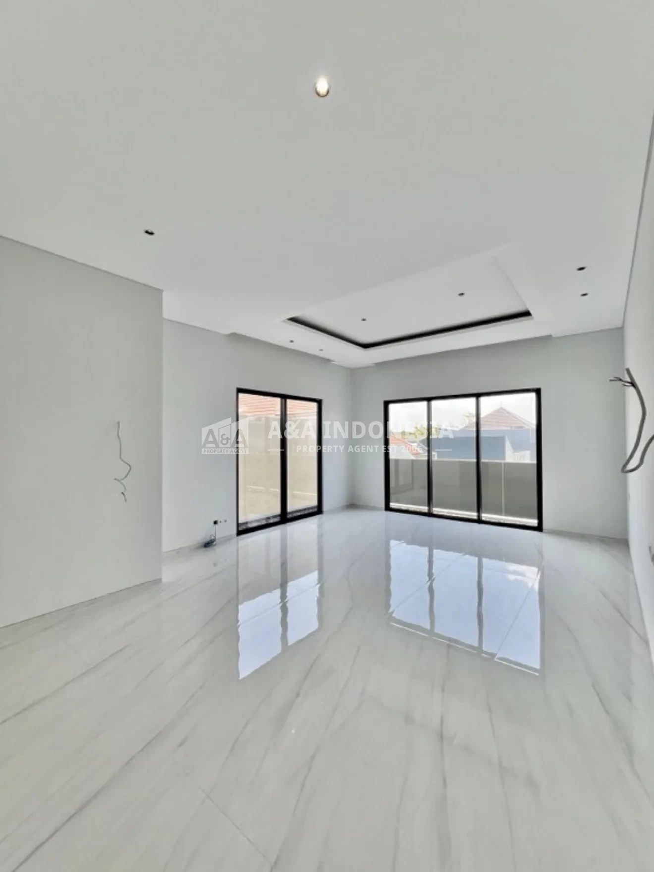 Dijual Villa Modern Mewah 3 Lantai di Bukit Golf Mediterania Somerset Citraland Surabaya Barat – LT 300 m², LB 600 m², SHM - Thumbnail 8