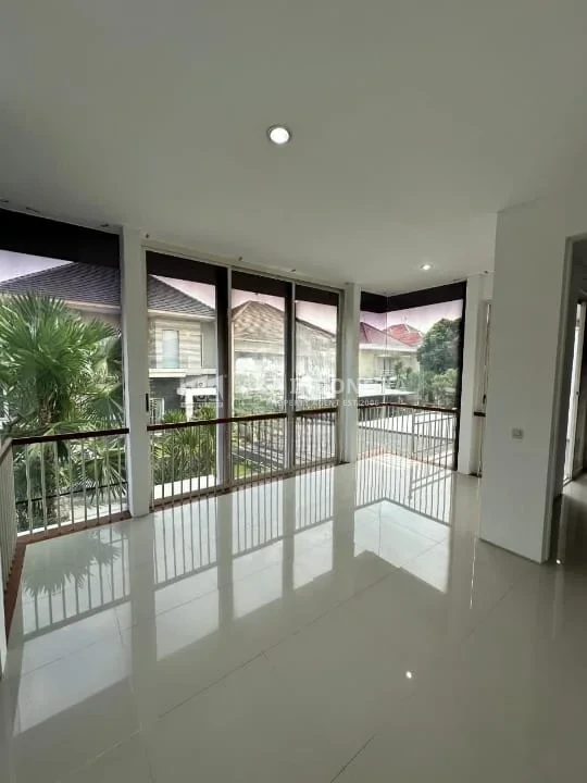 Jual Rumah 2 Mewah Lantai Royal Park Lokasi Prima Area Terdepan Citraland Surabaya - Thumbnail 3